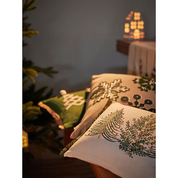Подушка декоративная с вышивкой Snow flakes из коллекции New Year Essential, 45х45 см, Tkano, изображение 5