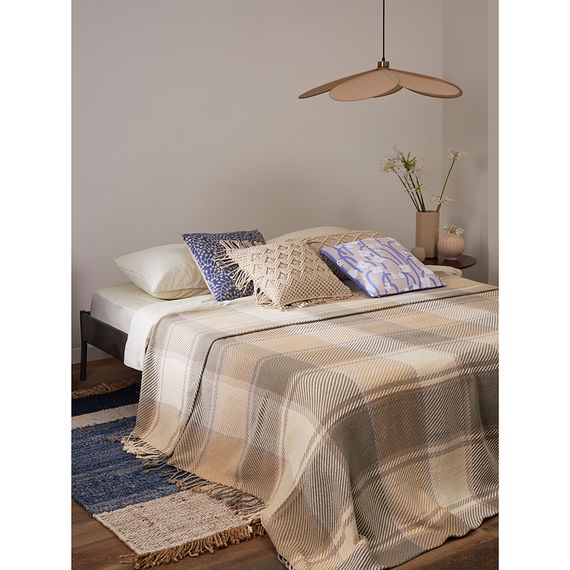 Покрывало из хлопка Warm traditions бежево-серого цвета из коллекции Essential, 180х250 см, Tkano, изображение 3