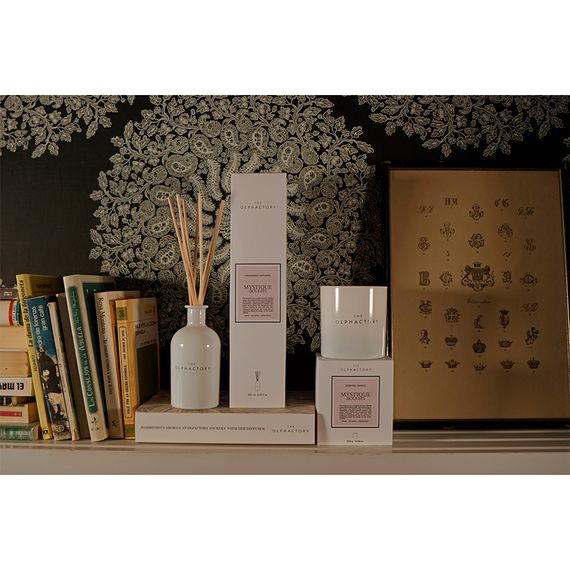Свеча ароматическая The Olphactory, White Insignia, Mystique Boughs, 60 ч, Ambientair, изображение 2