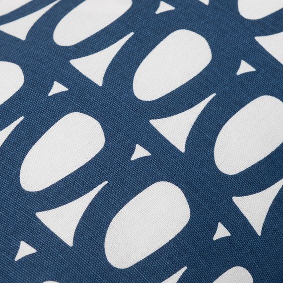 Чехол на подушку с принтом Twirl темно-синего цвета из коллекции Cuts&Pieces, 30х50 см, Tkano, изображение 8